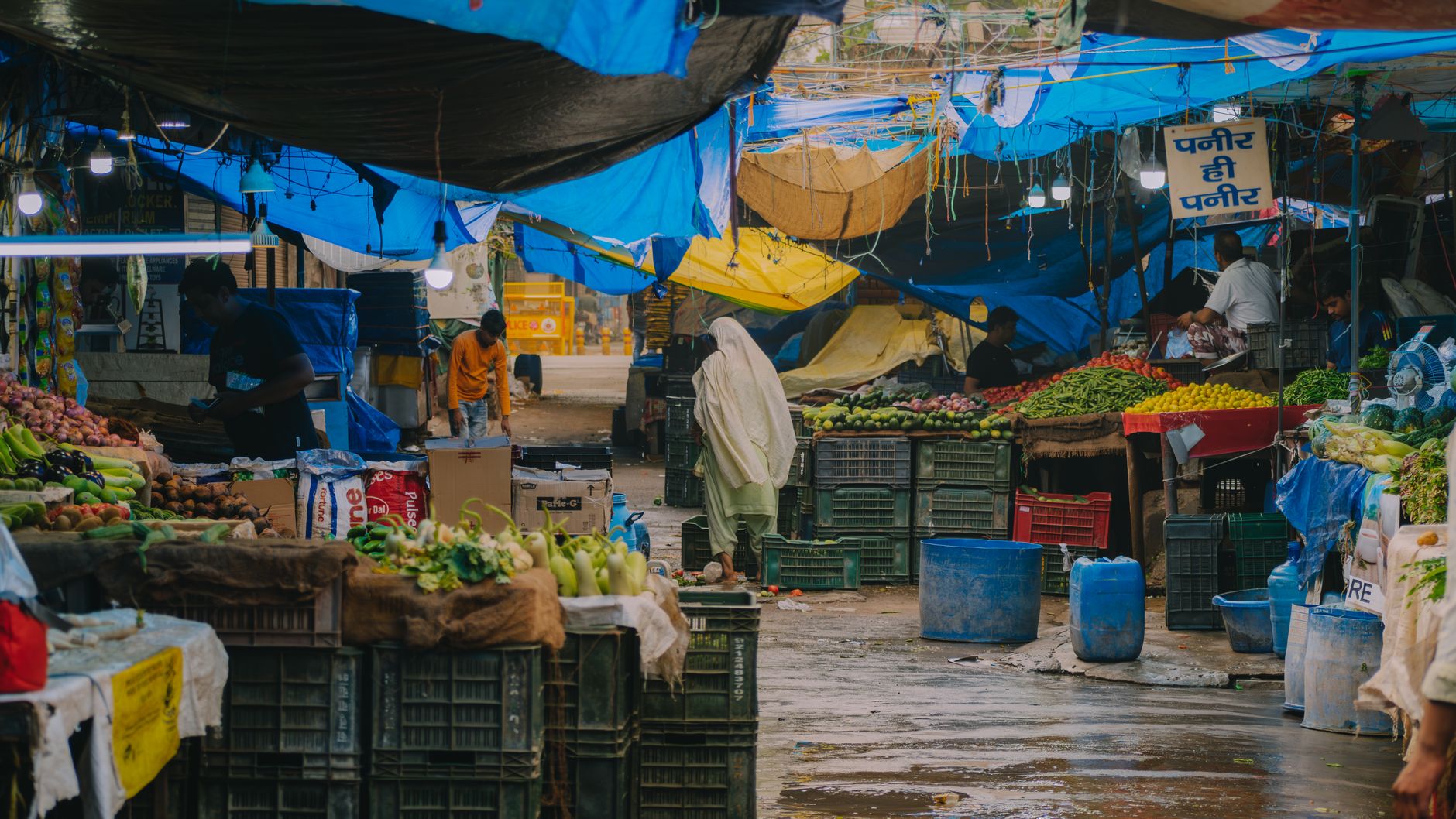 Eating Well on a Worker’s Budget in the Gulf: Markets, Group Cooking and Halal